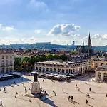 Apartment Renove Et A 2 Pas Du Coeur De